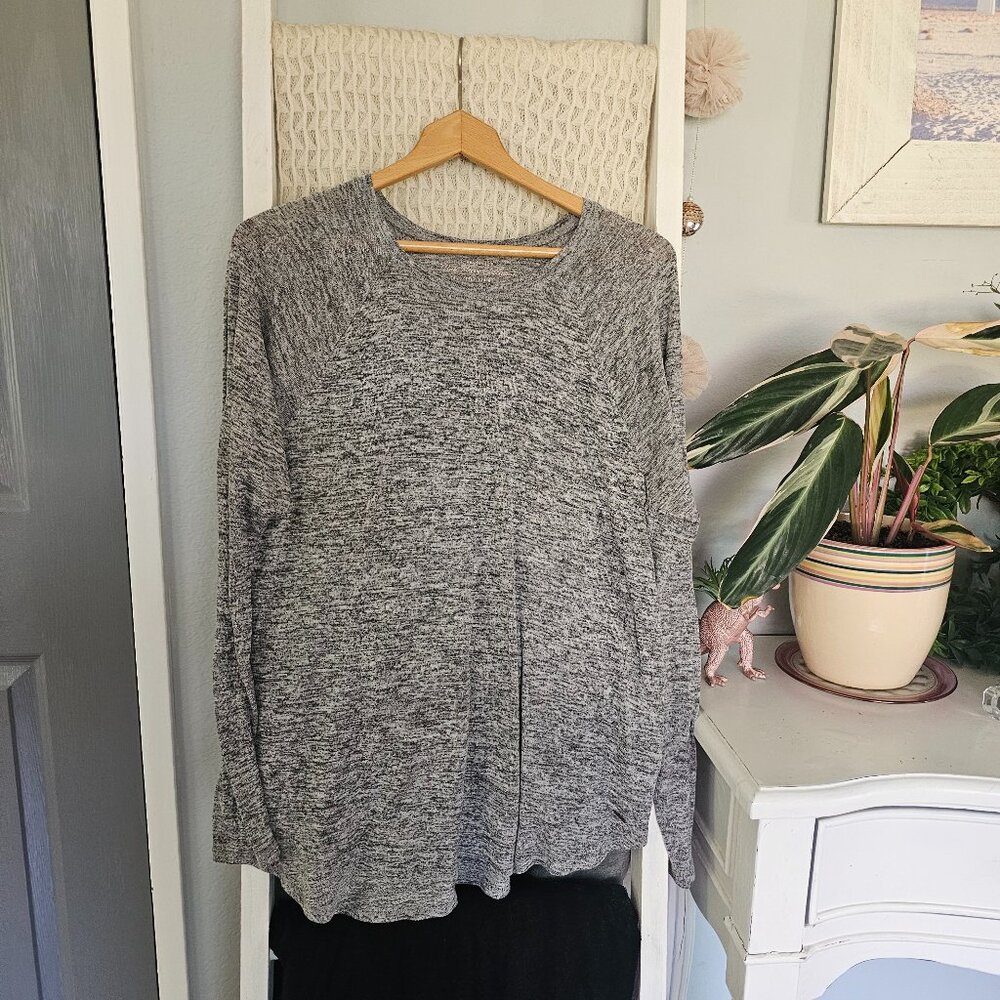 Hollister Grey Pullover Sweater – Size Large, Soft Knit Essential